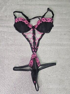 NWOT! Teddy With Ribbon Detail